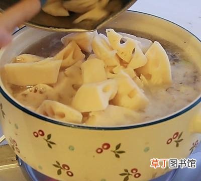 排骨的烹饪教程及营养功效 营养健康的莲藕排骨汤做法