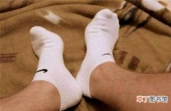 白袜子祛除黄色的办法 白袜子为什么会变黄白