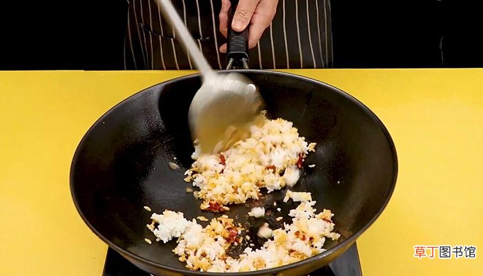 豆瓣酱炒米饭怎么做 豆瓣酱炒米饭的做法