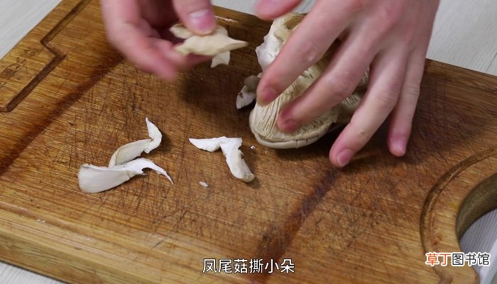 蟹肉卷丝瓜凤尾汤菇的做法 蟹肉卷丝瓜凤尾汤菇怎么做