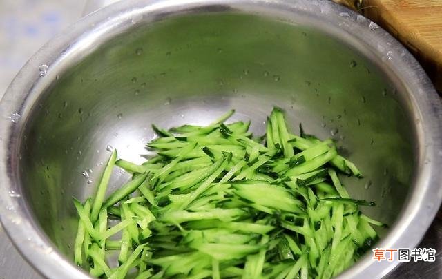 酸辣爽口的黄瓜拌木耳做烹饪食谱 黄瓜拌木耳的家常做法分享
