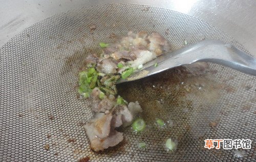 蘑菇尖椒炒肉