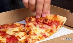 剩披萨的保存方法 披萨加热烤箱几分钟能熟