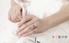 男女戒指的戴法和意义 女士结婚了戒指戴哪个手指