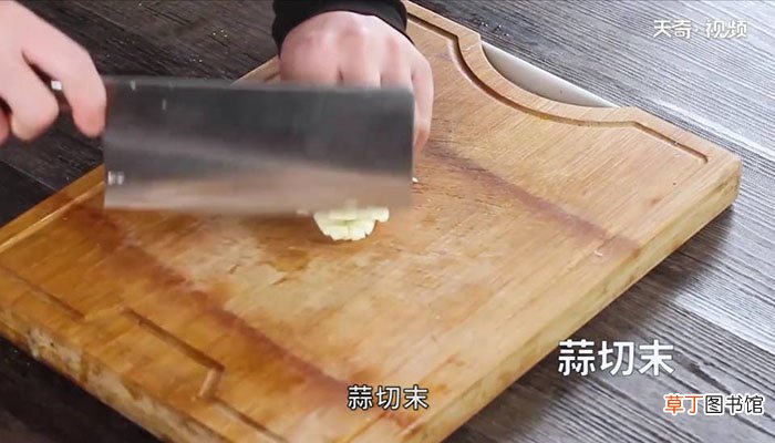黄花菜炒木耳丝怎么做 黄花菜炒木耳丝
