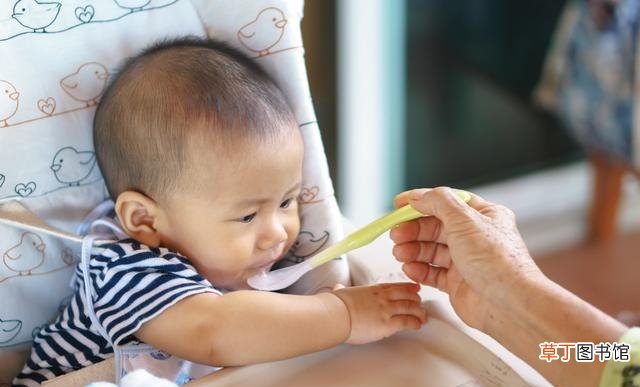 8月宝宝添加辅食的注意事项 八个月宝宝辅食食谱一天安排表