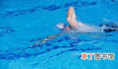 自由泳二次打腿技巧 自由泳二次打腿有什么技巧