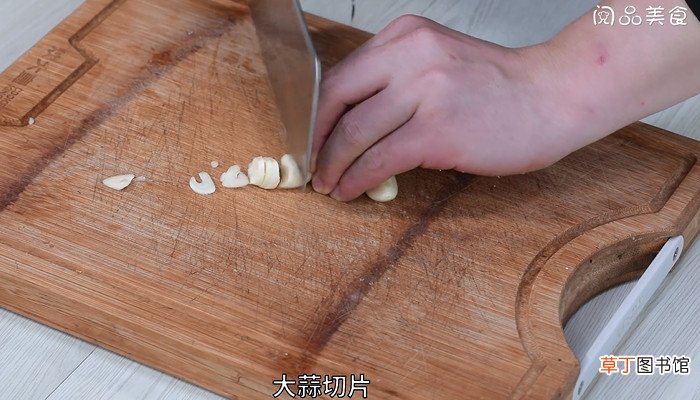 香肠炒蚕豆怎么做 香肠炒蚕豆的做法