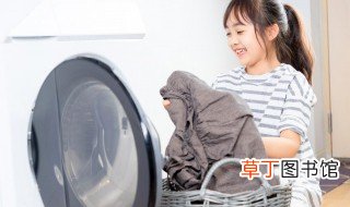 怎样洗去衣服上的汗渍 衣服出汗发霉怎么洗掉