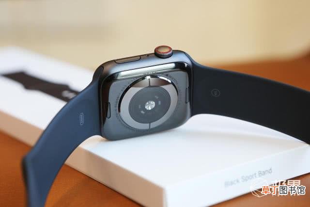 Apple Watch 4图赏：屏幕尺寸更大，养生功能是亮点