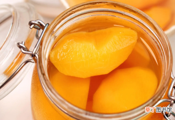 做黄桃罐头黄桃和冰糖的比例是多少 做黄桃罐头用黄冰糖还是白冰糖