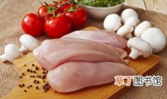 鸡肉跟什么炒好吃 家常 红椒搭配鸡肉丝好吃的做法