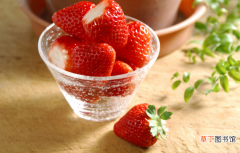 冬天吃草莓还是夏天吃草莓 为什么草莓冬天才能吃夏天不能吃