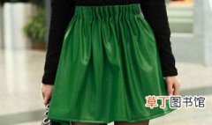 绿色连衣裙怎么搭配 绿色裙子搭配什么好看