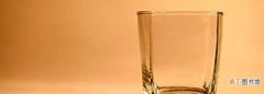 杯子上的标签胶水怎么去除，玻璃杯上的贴纸胶痕迹怎么去除