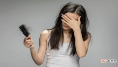 女人梦见掉一大把头发是什么意思 女人梦见掉一大把头发有什么