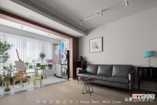 广州夫妻130㎡的家，仅凭一个客厅就圈粉无数，不要电视墙太香了
