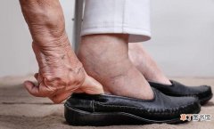 右脚踝浮肿是什么原因引起的 脚肿的5种病因在作怪