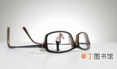 如何挑选正宗水晶眼镜 如何挑选正宗水晶眼镜框