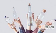 买的塑料杯子能装开水吗怎么装 买的塑料杯子能装开水吗
