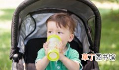 3周岁宝宝应如何选择水杯 适合三岁宝宝的水杯