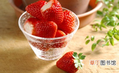 冬天吃草莓还是夏天吃草莓