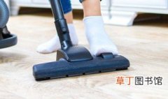 家里地板砖潮湿出水怎么办才能干 怎么把潮湿的地板弄干