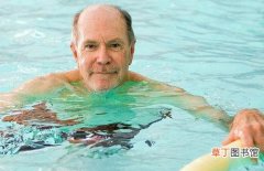 中老年人坚持游泳有什么好处