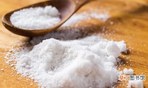 过量吃盐会导致身体水肿 减少盐摄入少吃食盐的方法