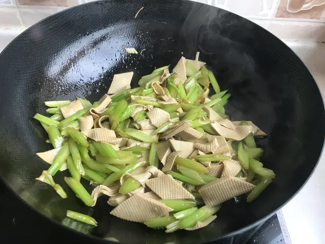 豆片的做法大全家常 芹菜炒豆片是怎么做的