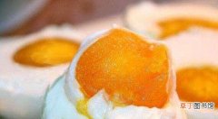 怎么判断咸鸭蛋坏没坏 煮熟的咸鸭蛋可以放多少天