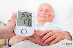 老年人高血压如何养生？这些食物和方法祝您一臂之力