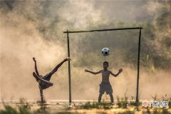 梦见踢足球是什么意思 梦见踢足球有什么预兆