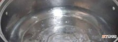 刚买的锅第一次用怎么清洗，新买的铁锅第一次怎么处理不生锈