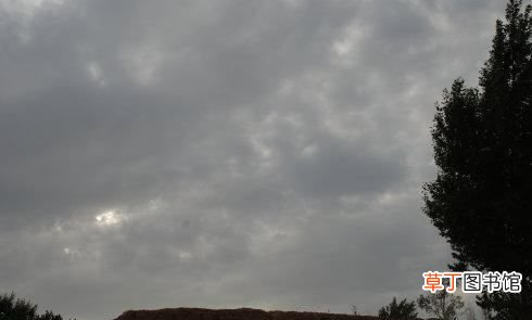 气象学家区分晴天多云和阴天的标准是什么