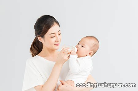 产后哺乳哪些奶宝宝不能吃 这些喂奶方法会害了宝宝