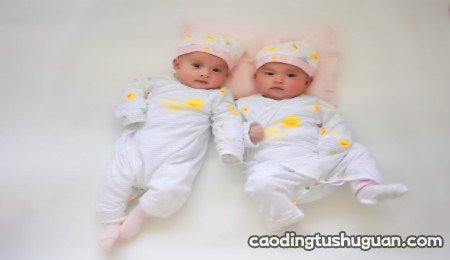 双胞胎成长环境相同为什么性格差很多？