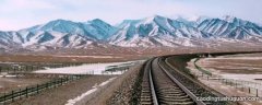 青藏铁路被称为什么