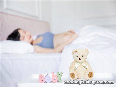 胎儿斜颈和孕妇睡姿有关吗
