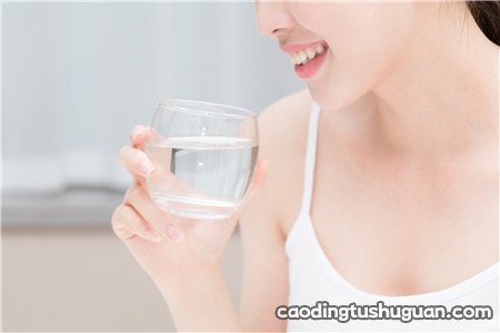 夏天来月经可以喝常温的水吗 常温的水对月经有影响吗？