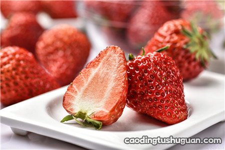 消化不良能不能吃草莓