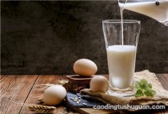 鸡蛋牛奶是造成痘痘的元凶？