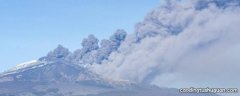 火山灰为什么会使全球气温降低呢